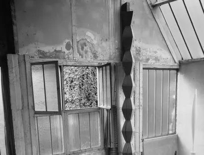 Constantin Brancusi, Atelier, um 1926, Foto: Centre Pompidou, MNAM-CCI/Dist. GrandPalaisRmn,