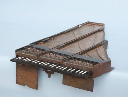 Clavecin brisé, Reisecembalo, aus der Werkstatt von Jean Marius (Paris 1700-1704)