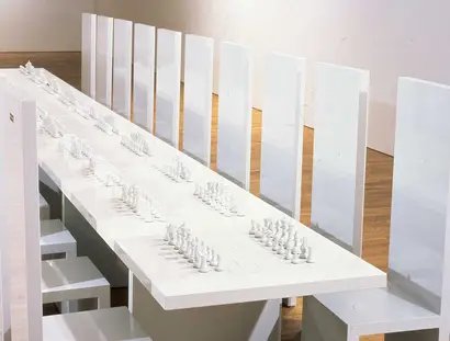 Yoko Ono, Play It By Trust (für 20 Spieler), 1966/1991. Installiert in Social Structure, in der Vreg Baghoomian Gallery, New York, 14. September bis 20. Dezember 1991