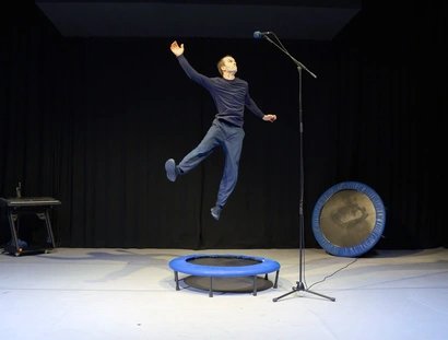 Felix Baumann - h̶a̶ ̶h̶a̶ ̶h̶a̶ hi! : a one man show where circus meets comedy