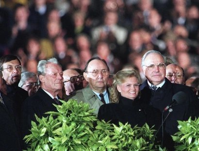 Ehrentribüne bei der Feier zum Tag der Deutschen Einheit vor dem Reichstag in Berlin, 3. Oktober 1990.