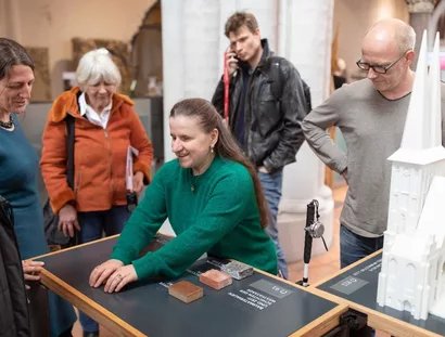 Führung für blinde und sehbehinderte Menschen