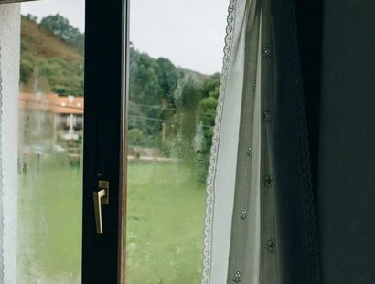 Blick durch ein Fenster