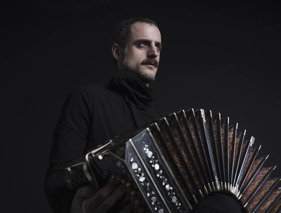 Omar Massa mit Bandoneon
