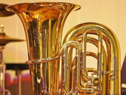 Eine Tuba im Detail
