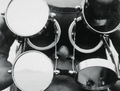 Bild: Lygia Clark, Óculos, 1966, © Cultural Association “The World of Lygia Clark” / photo: Eduardo Clark, 1973