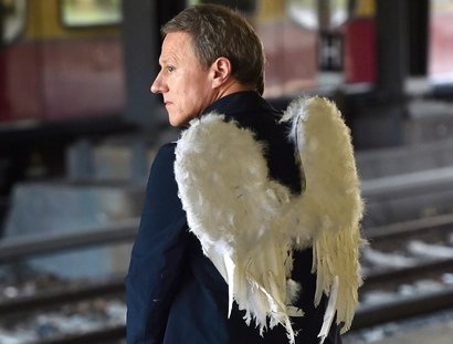 Axel Pape mit Engelsflügeln