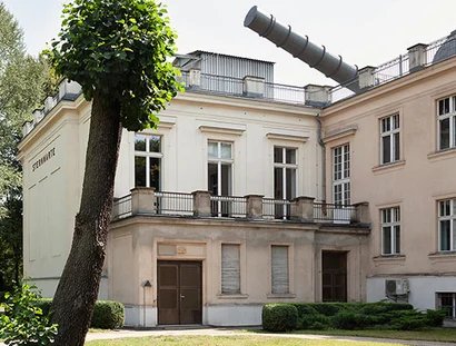Archenhold-Sternwarte mit dem längsten beweglichen Linsenfernrohr der Welt.