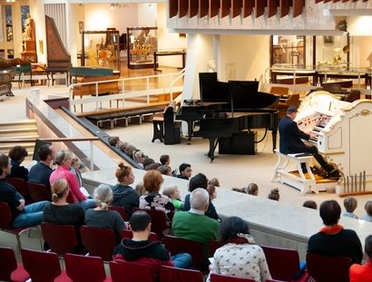 Jörg Joachim Riehle an der Mighty-Wurlitzer-Theaterorgel
