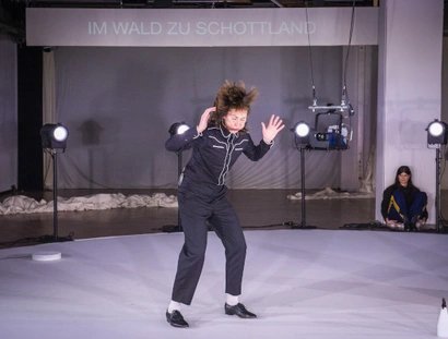 WER NICHT WEITER WEIß, HAT RECHT