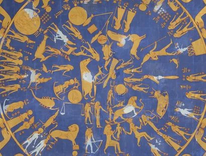 Malerische Umsetzung des runden Himmelsbildes aus Dendera an einer Decke im Neuen Museum (Detail)