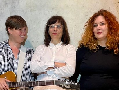 Ost-West-Kantine, von links: Masha Qrella, Katrin Hentschel, Gesine Danckwart