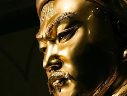 Moderne Monumentalstatue Dschingis Khans