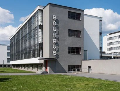Bauhausgebäude (1925-26), Architekt: Walter Gropius, Ansicht von Süd-West, 2017