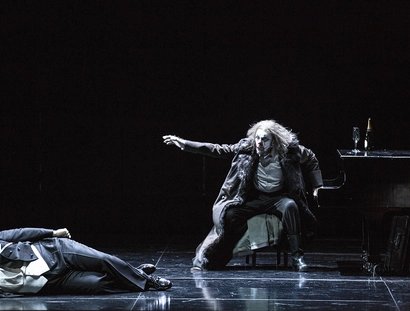 Jürgen Linn als Alberich, Clay Hilley als Siegfried