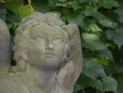 Detail einer Engelstatue