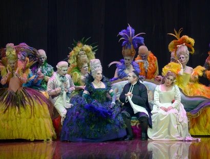 u. a. Dong-Hwan Lee als Pierre Fléville, Annika Schlicht als Gräfin von Coigny, Attilio Glaser als Der Abbé, María José Siri als Madeleine von CoignyBettina Stöß