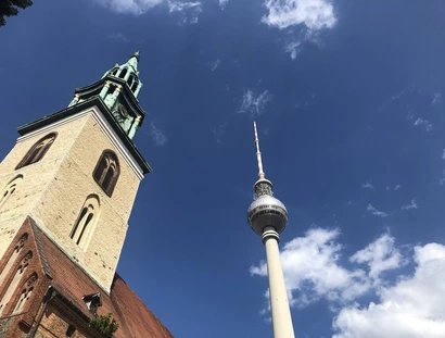 St. Marienkirche mit Fernsehturm