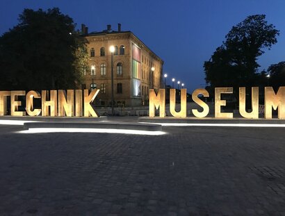 Deutsches Technikmuseum am Abend