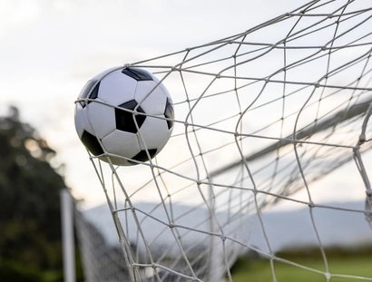 Fußball im Tor