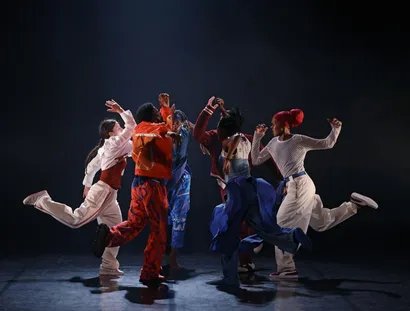 „Witch Hunting“ von par Terre / Anne Nguyen Dance Company