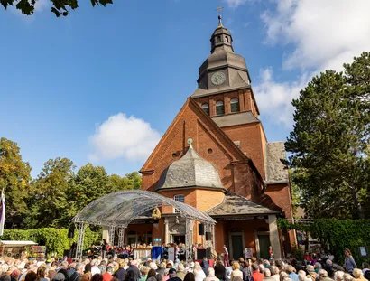 Gottesdienst vor der Stiftskirche