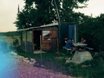 STANDBILD AUS DEM Dokumentarfilm Distilled