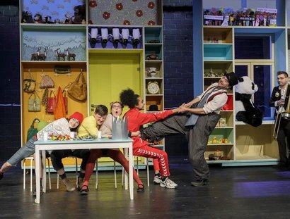 GRIPS Theater, Szenenfoto: Zum Glück viel Geburtstag