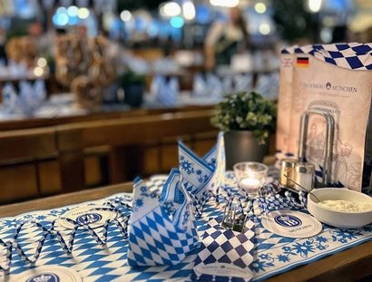 Gedeckter Tisch im Hofbräu Wirtshaus Berlin