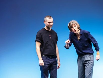 Schauspieler*innen im Vortrag