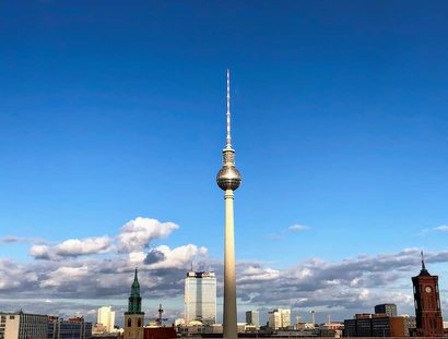 Himmel über Berlin mit Fernsehturm