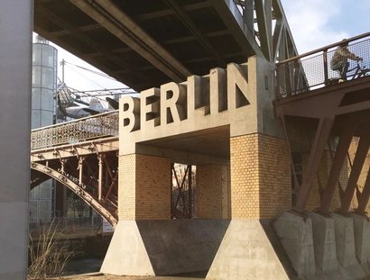 Berlin-Brücke am Halleschen Ufer
