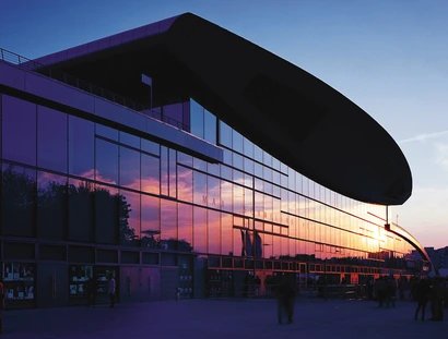 Max-Schmeling-Halle bei Sonnenuntergang