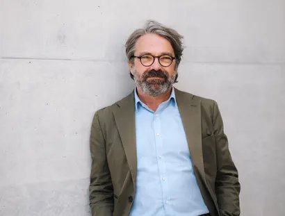 Porträt des Chefkorrespondenten der Deutschlandfunk-Senderfamilie und Leiter des Hauptstadtstudios in Berlin und des Europa-Studios in Brüssel, Stephan Detjen