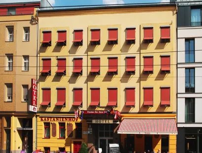 Hotelfassade und Eingang