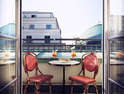 Zimmer mit Balkon