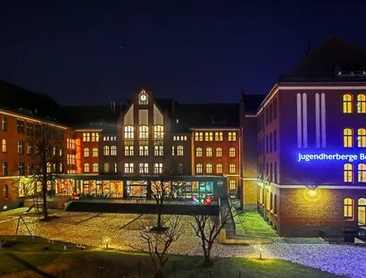 Hofseite 2
