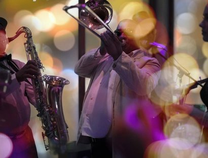 Banda de jazz en el escenario