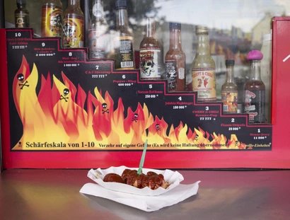 Currywurst und Chilisaucen bei Curry & Chill