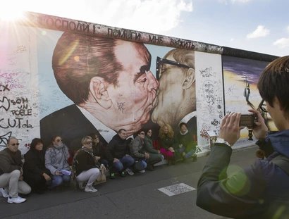Le "Bruderkuss" sur l'East Side Gallerie à Berlin