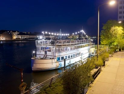 Hoppetosse an der Arena Treptow