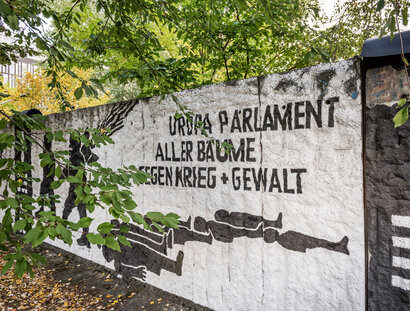 Mauer des Gedenkort Parlament der Bäume in Berlin