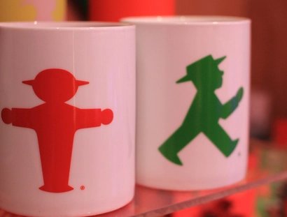 Zwei Tassen mit Ampelmann Motiv