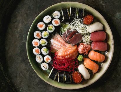 Sushi Maki, Nigiri mit Avocado, Lachs, Kaviar