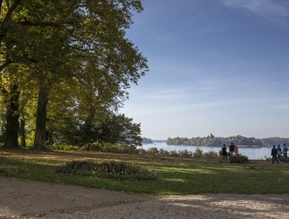 Blick auf die Havel und die Pfaueninsel im Herbst