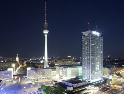 Blick auf den Alexanderplatz und Park Inn Hotel