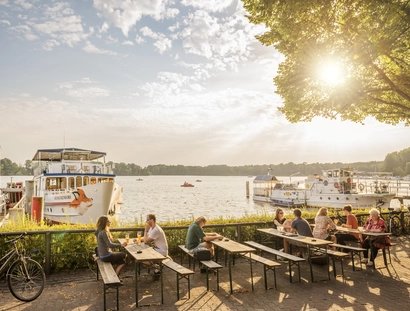 Greenwichpromenade am Tegeler See in Berlin