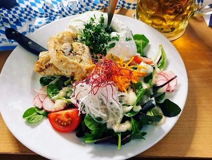Bayrischer Salat im Hofbräu Wirtshaus Berlin