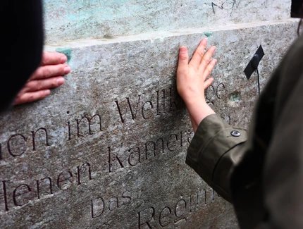 Denkmal streicheln – Denkmal hören