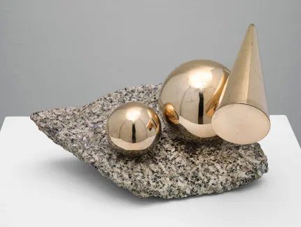 Ausgewogene Formen in Gunmetal auf kornischem Granit, 1956–1957, Marlow Moss. Tate.